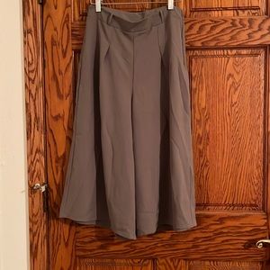 Grey wide leg knee high pants